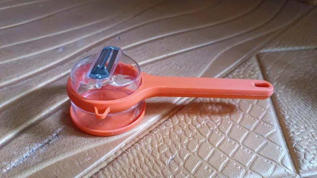 Vegetable and Fruit Peeler with Box